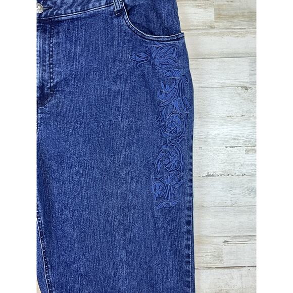 Catherines Women’s 28WP Blue Denim Floral Embroidered Stretch Cropped Jeans - Picture 3 of 11
